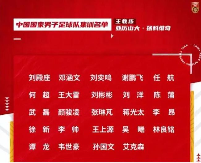 “我们有队内分析师，有一位了不起的教练，他们会给我们提供信息，告诉我们场上哪里有空间，以及我可以在哪个位置接球。